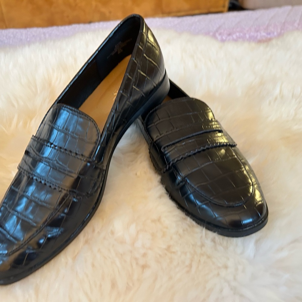 Nine West loafer. 6.5W. Like new.